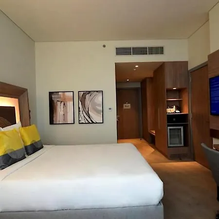 公寓 Whole Apartment With Parking *